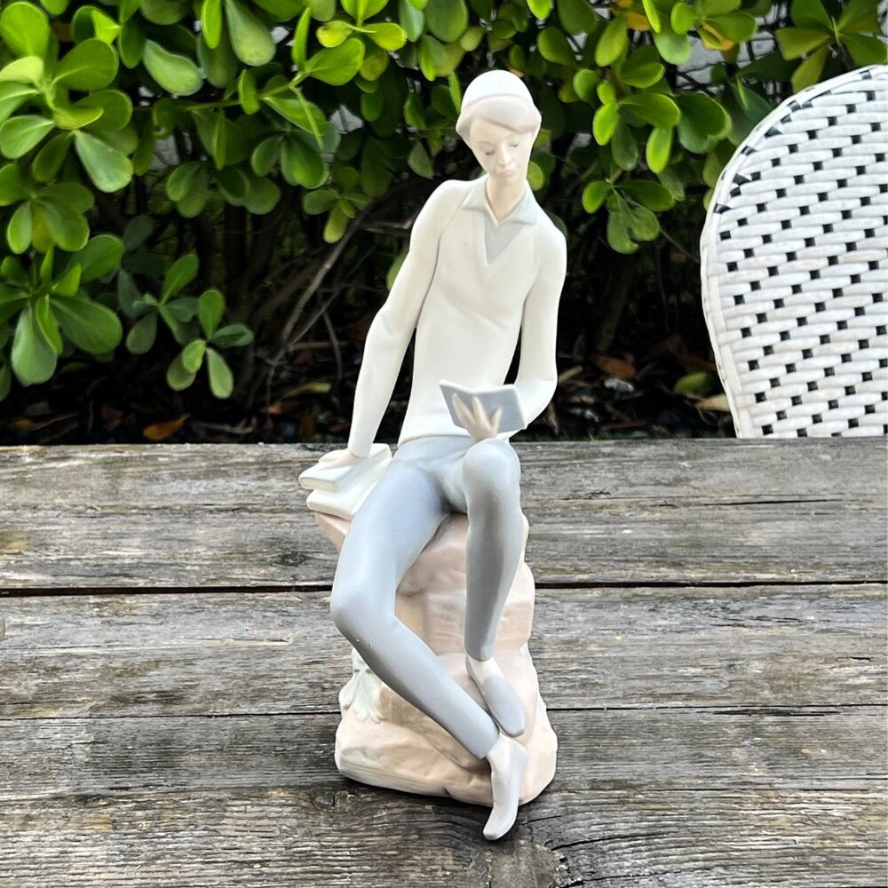 Lladro Matte Hebrew Student Jewish Boy with Book 4684 Bar Mitzvah Siddur Judacia